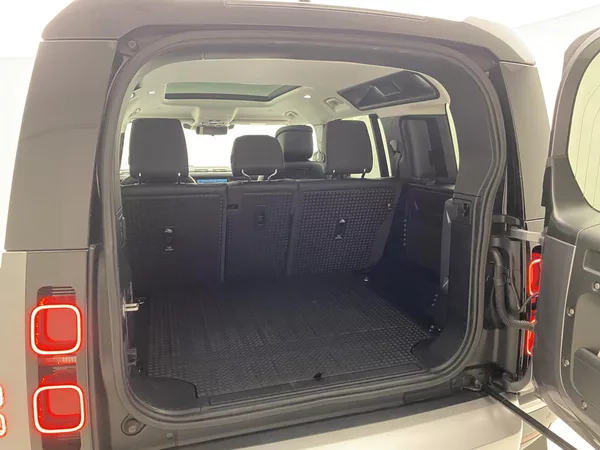 Land Rover Defender 110 D250 HSE AWD AUT CZ - foto 6