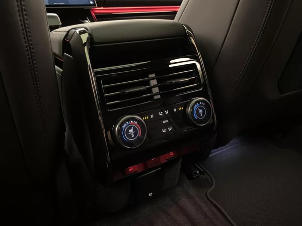 Land Rover Range Rover Sport P635 SV BLACK AWD AUT - foto 62