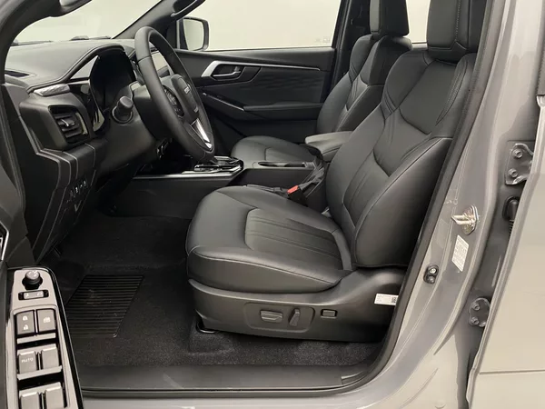 Isuzu D-Max Double Cab 2,2 LS 4x4 AUT - foto 13