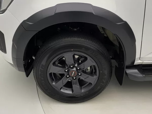 Isuzu D-Max Double Cab 1,9 V-Cross 4x4 AUT - foto 11