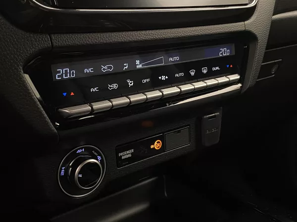 Isuzu D-Max Double Cab 1,9 V-Cross 4x4 AUT - foto 30