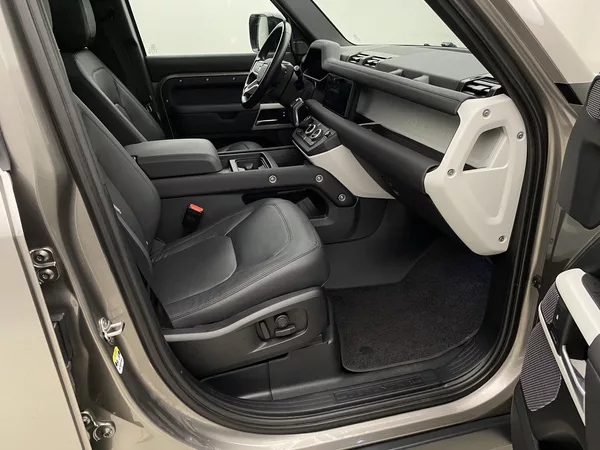 Land Rover Defender 110 D300 SE AWD AUT CZ - foto 23