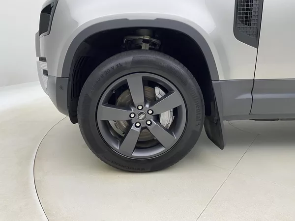 Land Rover Defender 110 D300 SE AWD AUT CZ - foto 36