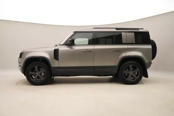 Land Rover Defender 110 D300 SE AWD AUT CZ - foto 9