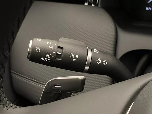 Land Rover Discovery Sport D200 DYNAMIC SE AWD AUT - foto 27