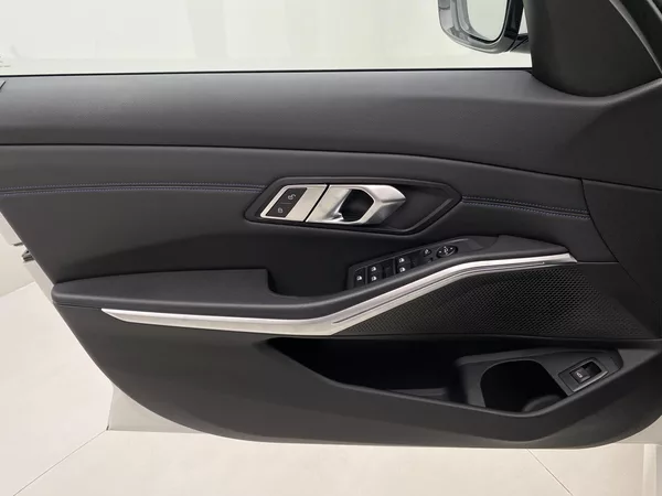 BMW Řada 3 320d XDRIVE MPAKET AUT CZ - foto 3