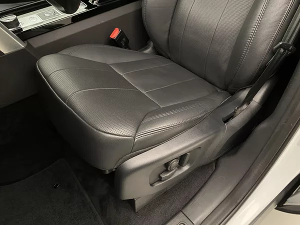 Land Rover Discovery TD6 HSE AWD AUT CZ - foto 24
