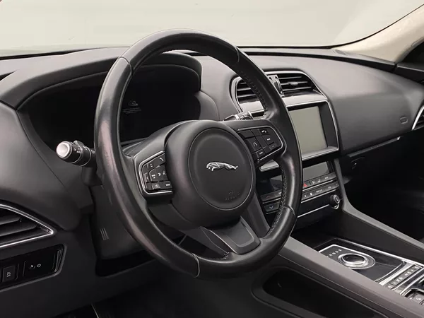 Jaguar F-Pace 25t AWD AUT - foto 18