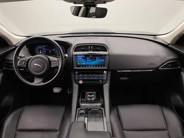 Jaguar F-Pace 25t AWD AUT - foto 2