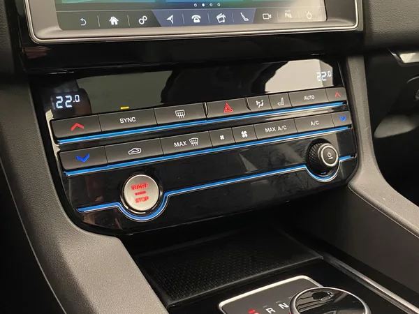 Jaguar F-Pace 25t AWD AUT - foto 27