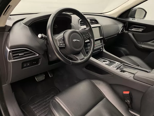 Jaguar F-Pace 25t AWD AUT - foto 4