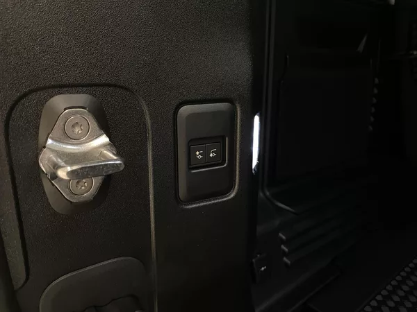 Land Rover Defender 110 D200 S AWD AUT CZ - foto 32