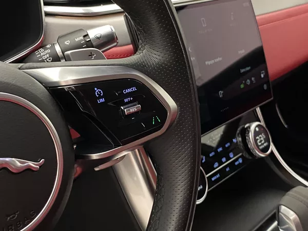 Jaguar XF P300 R-DYNAMIC S AWD AUT CZ - foto 20