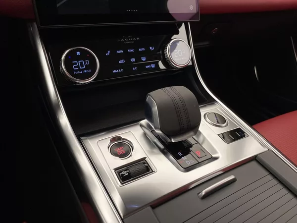 Jaguar XF P300 R-DYNAMIC S AWD AUT CZ - foto 26