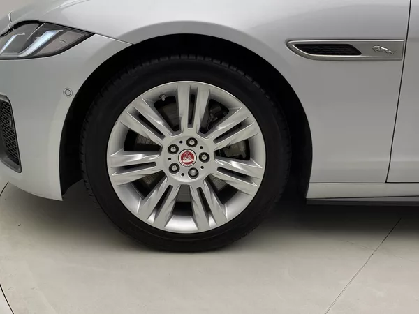 Jaguar XF P300 R-DYNAMIC S AWD AUT CZ - foto 32