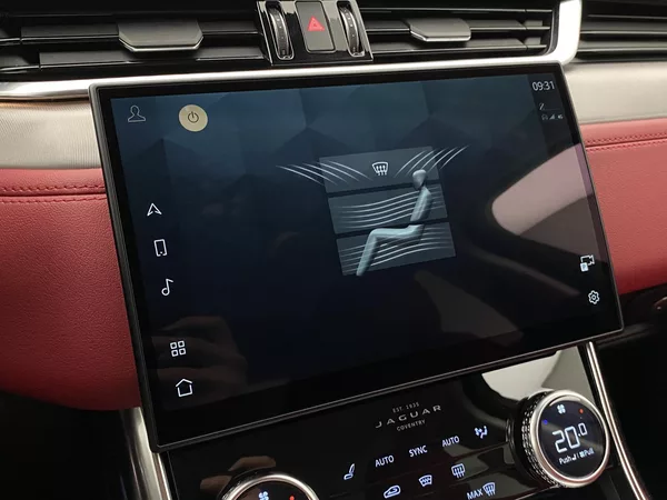 Jaguar XF P300 R-DYNAMIC S AWD AUT CZ - foto 38