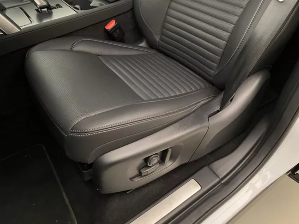 Land Rover Discovery Sport D200 DYNAMIC SE AWD AUT CZ - foto 21