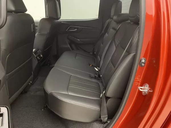 Isuzu D-Max Double Cab 2,2 V-Cross 4x4 AUT - foto 13