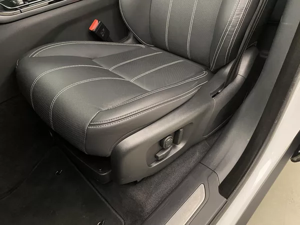 Land Rover Range Rover Velar D200 SE R-DYNAMIC AWD AUT - foto 24