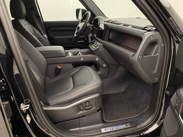 Land Rover Defender 110 D300 X-DYNAMIC SE AWD CZ - foto 23