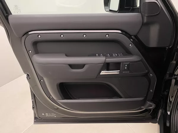 Land Rover Defender 110 D300 X-DYNAMIC SE AWD CZ - foto 7