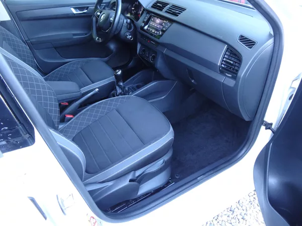 Škoda Fabia Kombi 1.0TSi Ambi. zimní pneu - foto 6