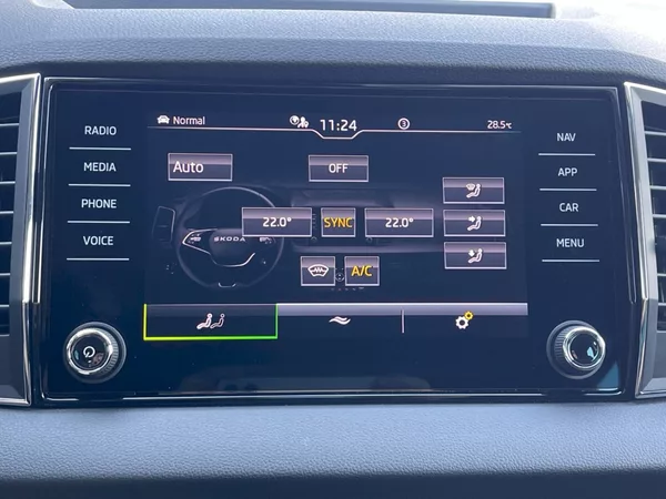 Škoda Karoq 1.5 TSI 110 kW Top Selection - foto 19