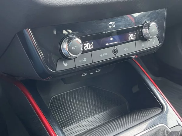 Škoda Fabia 1.0 TSI 81kW Monte Carlo - foto 13