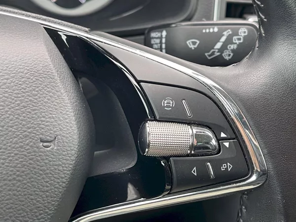 Škoda Karoq 1.5 TSI 110 kW Style Plus - foto 11