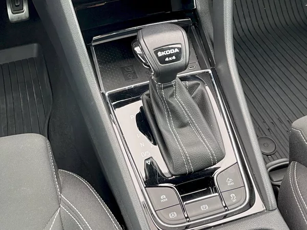 Škoda Karoq 2.0 TDI 110kW SportLine Exclus - foto 12