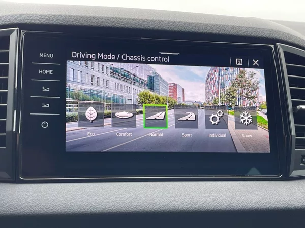 Škoda Karoq 2.0 TDI 110kW SportLine Exclus - foto 17