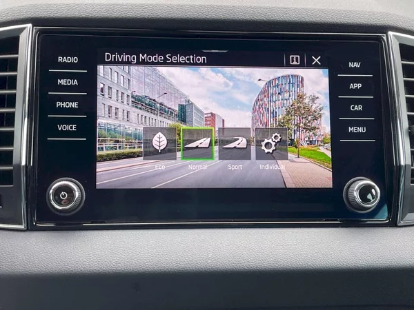 Škoda Karoq 1.5 TSI 110kW DSG Style Plus - foto 16