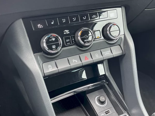 Škoda Karoq 1.6 TDI 85 kW Style Plus - foto 14