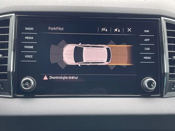 Škoda Karoq 1.6 TDI 85 kW Style Plus - foto 16