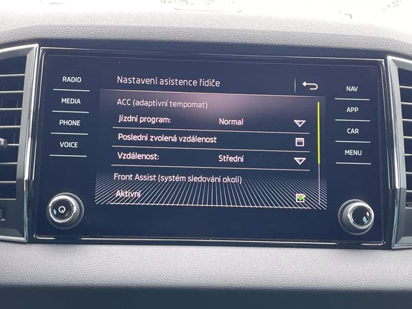 Škoda Karoq 1.6 TDI 85 kW Style Plus - foto 17
