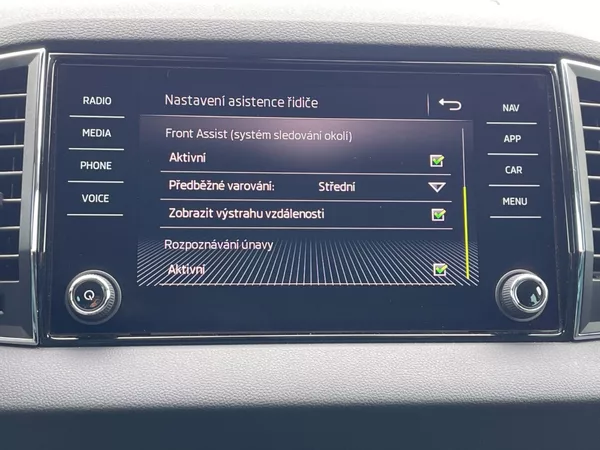Škoda Karoq 1.6 TDI 85 kW Style Plus - foto 18