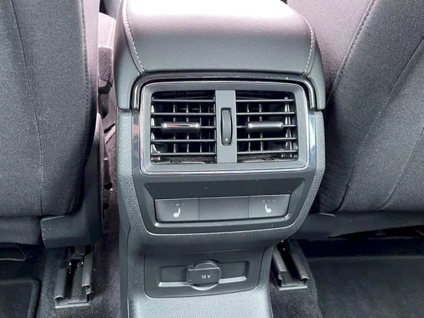 Škoda Karoq 1.6 TDI 85 kW Style Plus - foto 28