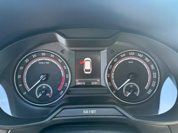 Škoda Octavia RS 2,0TDI 135Kw Challenge - foto 18