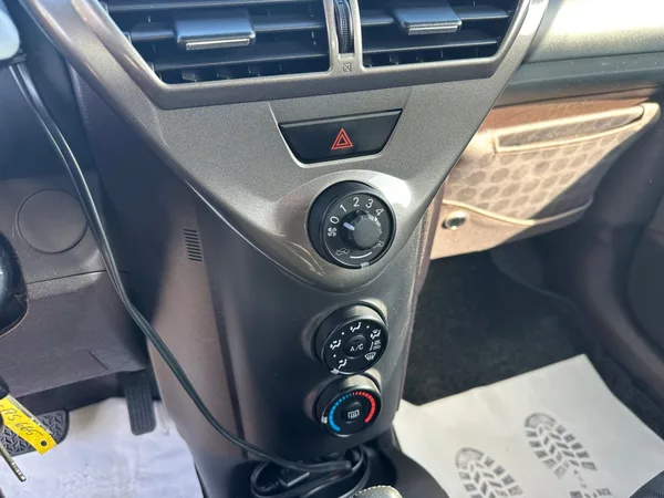 Toyota iQ 1,0 50Kw Automat - foto 16