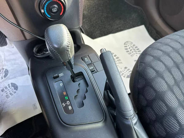Toyota iQ 1,0 50Kw Automat - foto 17