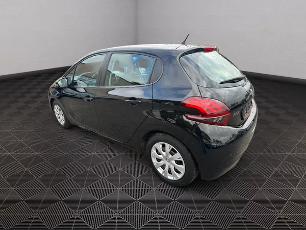 Peugeot 208 1,2 61kw - foto 5