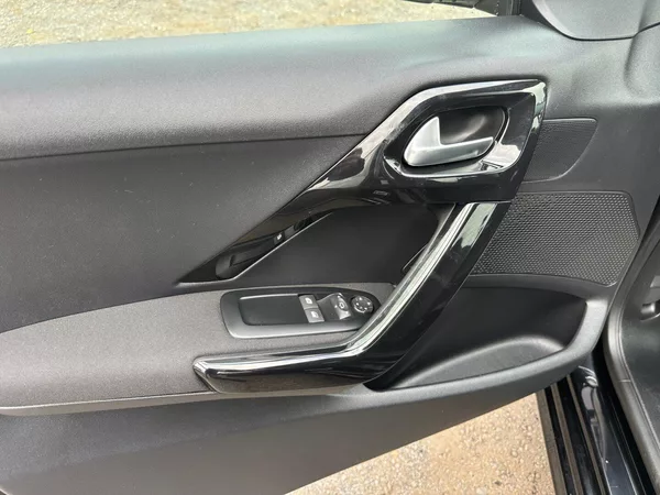 Peugeot 208 1,2 61kw - foto 9