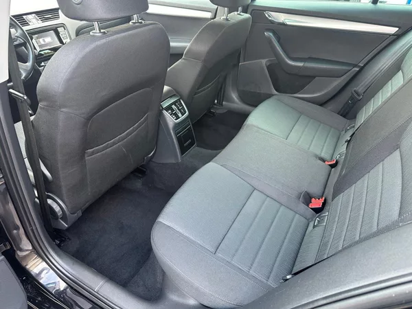 Škoda Octavia 2,0TDI 110kw Elegance - foto 11