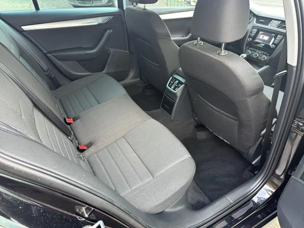 Škoda Octavia 2,0TDI 110kw Elegance - foto 13