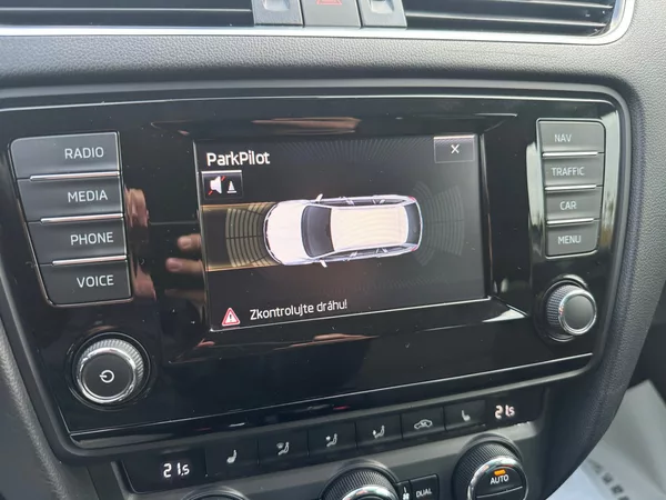 Škoda Octavia 2,0TDI 110kw Elegance - foto 18