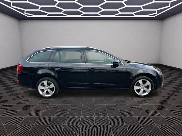 Škoda Octavia 2,0TDI 110kw Elegance - foto 8