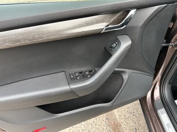 Škoda Octavia Scout 2.0Tdi 135Kw DSG - foto 10