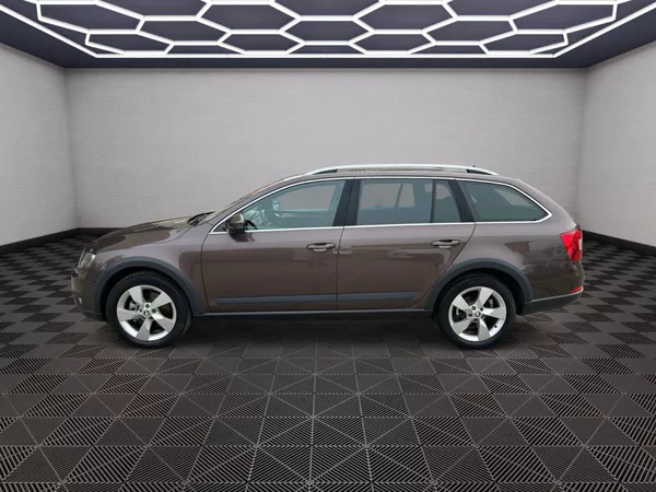 Škoda Octavia Scout 2.0Tdi 135Kw DSG - foto 4