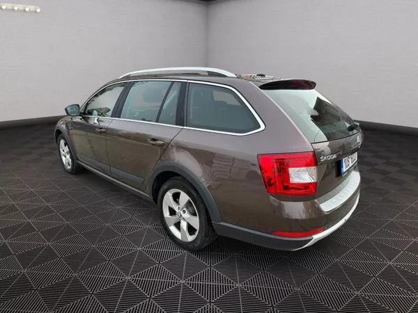 Škoda Octavia Scout 2.0Tdi 135Kw DSG - foto 5