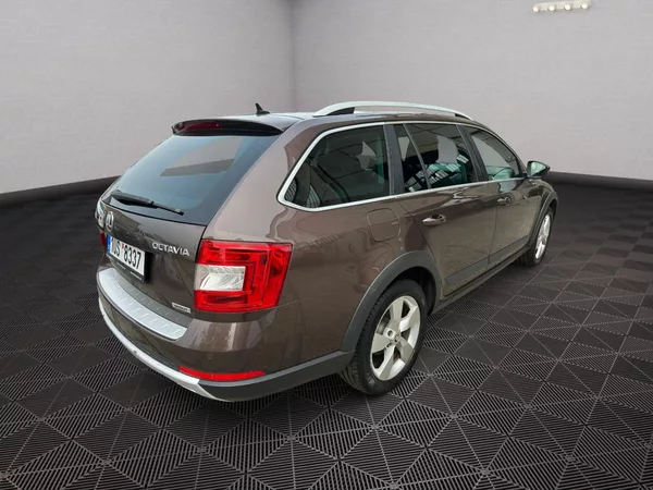 Škoda Octavia Scout 2.0Tdi 135Kw DSG - foto 7